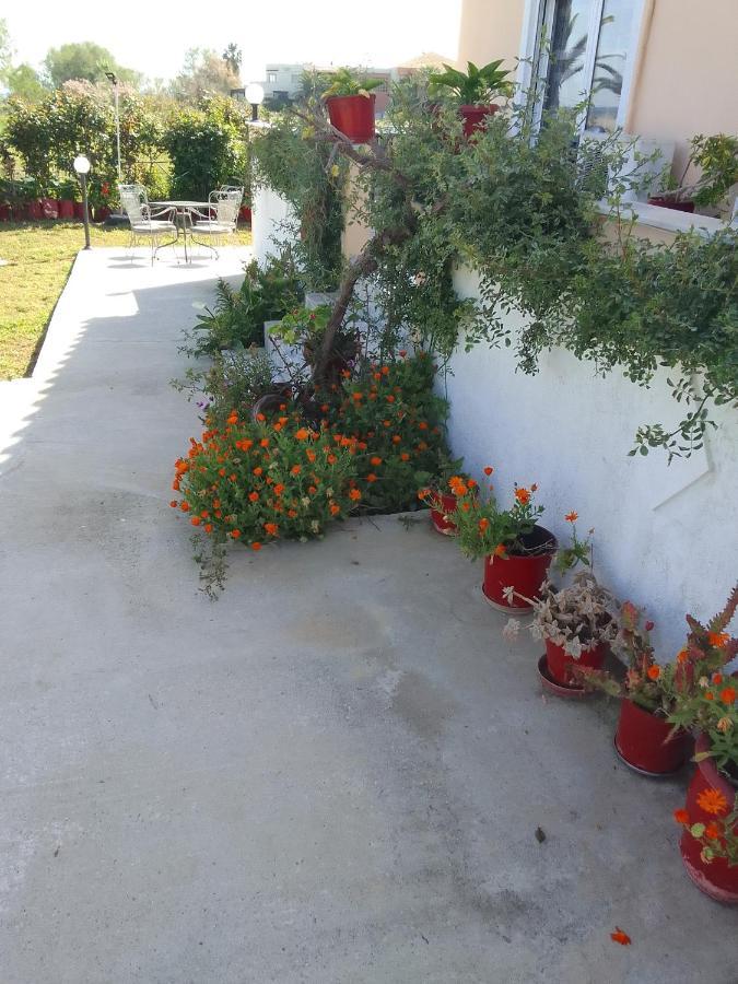 Studios Στουσ Πυργουσ Θερμησ Mytilíni Extérieur photo